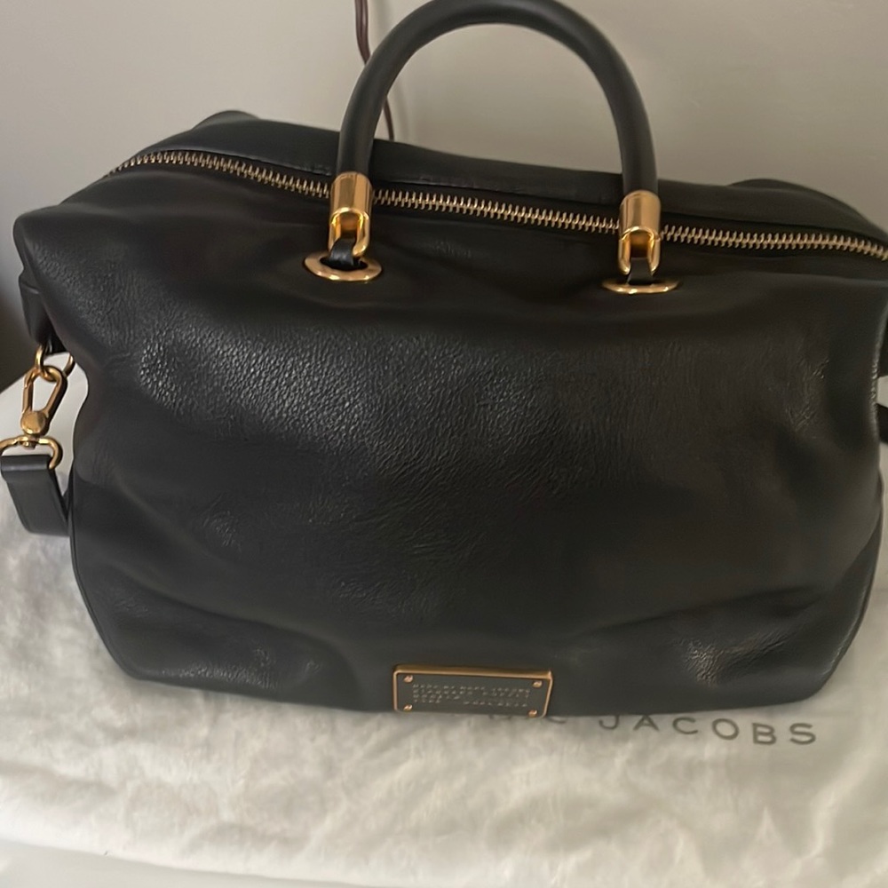 Marc Jacobs black leather purse